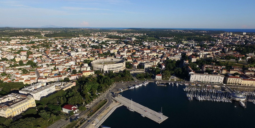 Pula ni povijesno, ni geografski, ni kulturološki nije balkanski grad