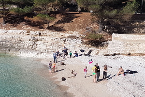 Pet plažnih policajaca kontrolirat će tko pije gin tonic, a tko je nag 