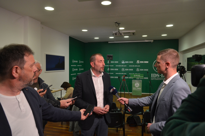 Dalibor Paus sinoć u stožeru IDS-a (foto: Istarski.hr)