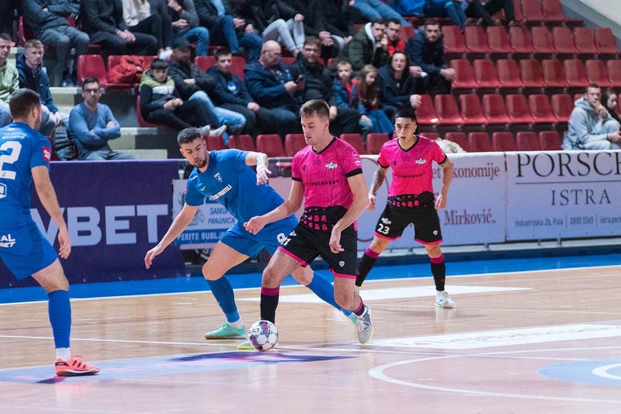 Sa posljednjeg susreta Puljana i Dinama (FOTO: Stanoinvest Futsal Pula)