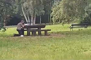 Vježbao gađanje puškom u javnom parku. Trenutno se nalazi u policiji