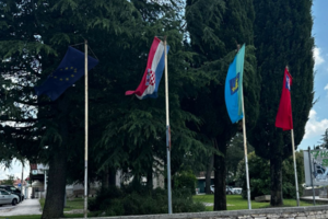 Brza reakcija Općine Žminj - postavljena je nova zastava