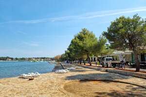 U Poreču se uređuju plaže i dječja igrališta (foto)