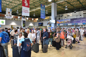 Broj putnika na pulskom aerodromu i dalje u padu