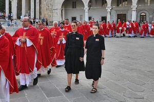 Neočekivan performans na pulskoj procesiji. Evo što kažu djevojke