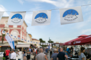 Tuna na sto načina i domaće glazbene zvijezde na porečkoj rivi