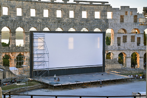 U Areni sinoć postavljeno platno za filmski festival (foto)