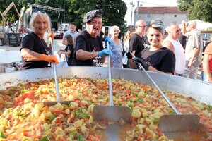 Ma kakav pusti Pariz, Kaštelir je sa svojom Gramperijadom centar svijeta