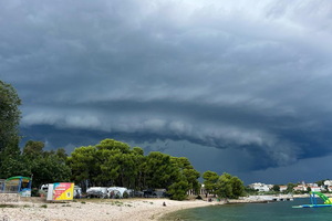 U Istri u nedjelju jako grmljavinsko nevrijeme, a moguća i tuča