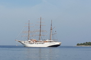 Royal Clipper, jedan od jedrenjaka Star Clipper flote usidren u Valdibori