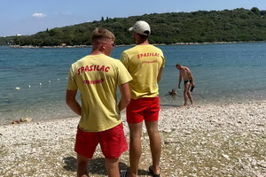 Na pulskim plažama ovog ljeta angažirano 14 spasioca i 12 pomoćnika