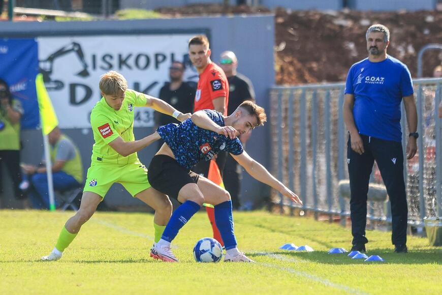 Dvoboj Ogiware i Miljanića prati trener Tomić (foto: Srećko Niketić / PIXSELL)