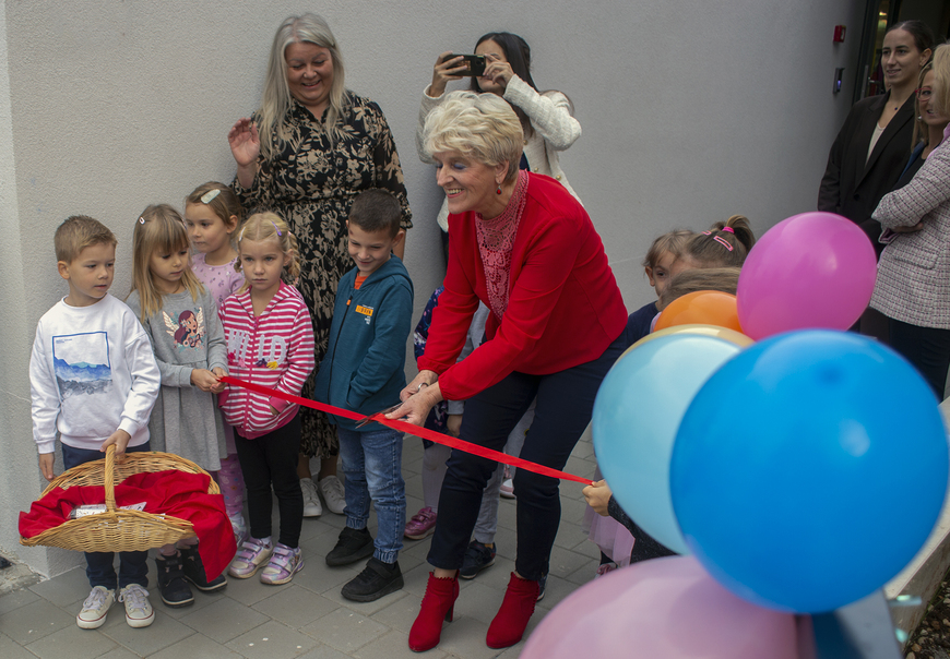 Štefanija Radanović sa svojim mališanima