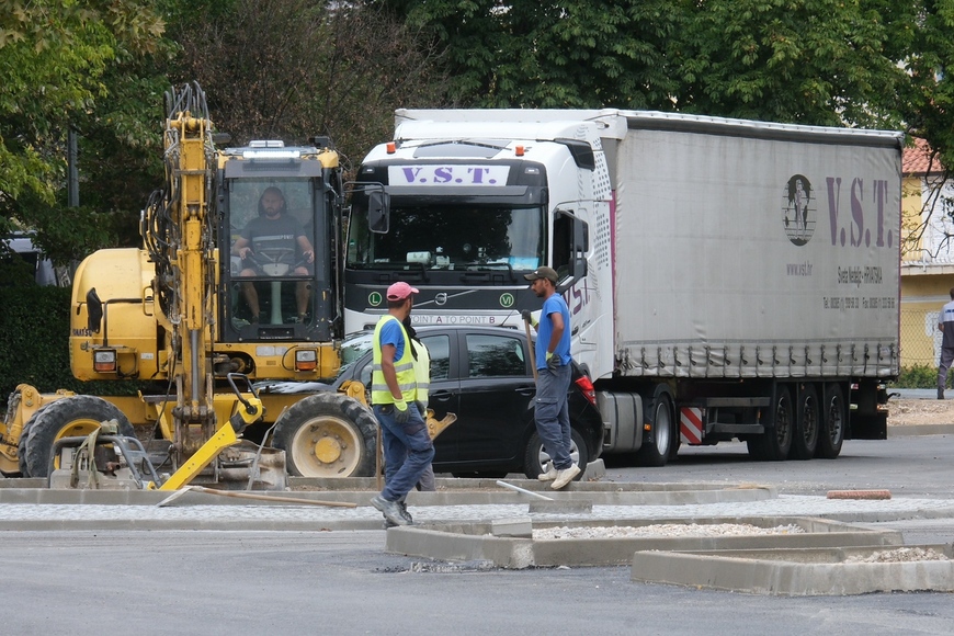 Još završno asfaltiranje i javna rasvjeta, pa gotovo (Snimio: M. Mijošek)