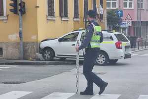 U Zagrebačkoj ulici u Puli sudarili se taksi i osobni automobil