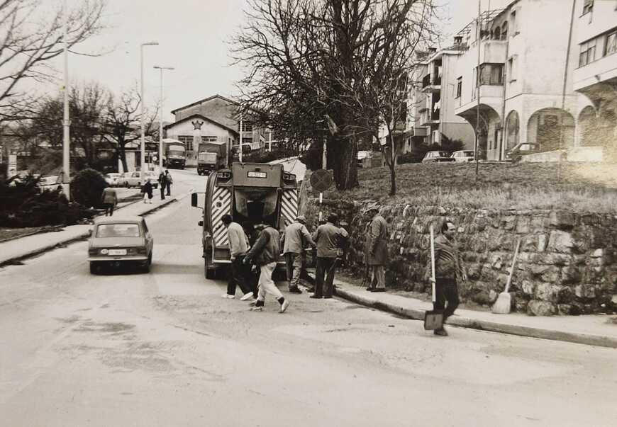 Prvi specijalni kamion za prikupljanje otpada u Buzetu nabavljen je krajem osamdesetih (Foto: Facebook)