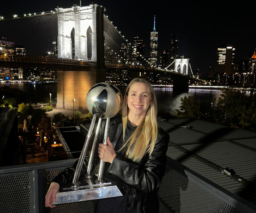 Ivana Dojkić s trofejem najbolje ekipe WNBA lige (foto: privatna arhiva)