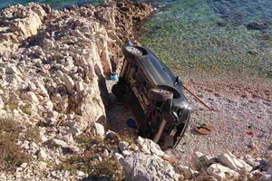 Automobil sletio na istarsku plažu na kojoj je bilo ljudi, ima i ozlijeđenih!