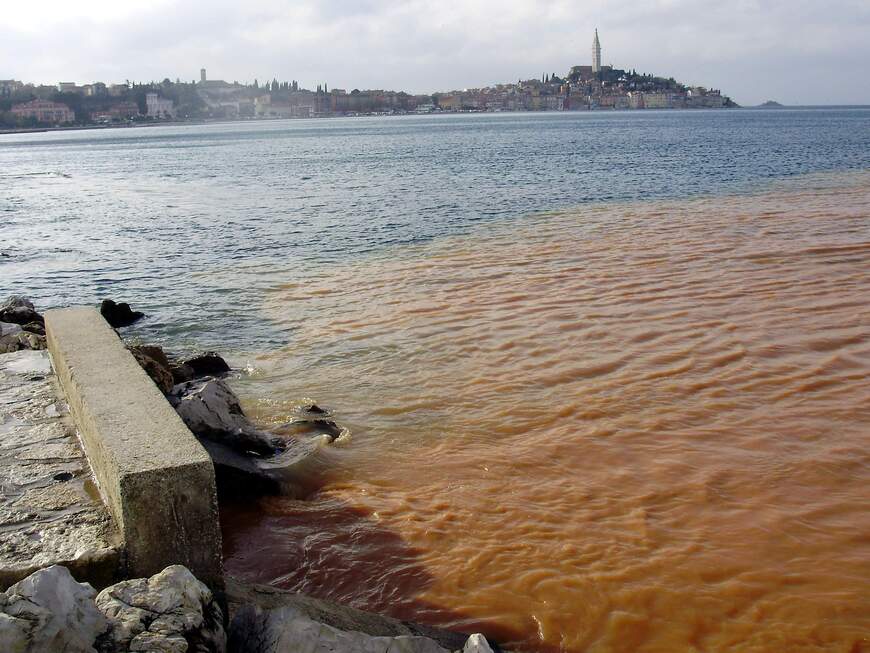 Erozija plaže nakon nevremena u Rovinju (Snimio A. Pokrajac)