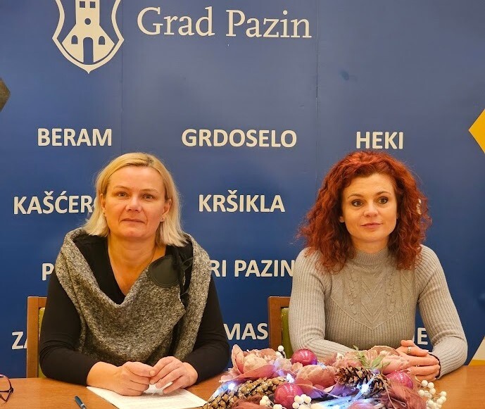 Gradonačelnica Suzana Jašić i sada već bivša ravnateljica Anna Kuzma (Foto: Grad Pazin)