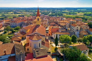 Uživajte u božićnoj atmosferi, tradicionalnim delicijama i lokalnoj kulturi!