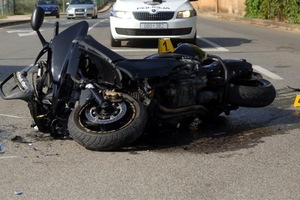 Motociklom naletio na 81-godišnjeg pješaka. Teško je ozlijeđen