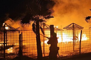 Opet požar na istarskim plažama, ovaj put gorjela dva beach-bara na zapadnoj obali. Policija je na terenu