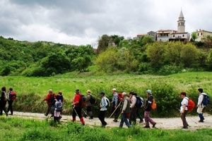 Na 16. međunarodnom danu pješačenja u Pazinu unatoč lošem vremenu sudjelovalo 40-ak najupornijih planinara