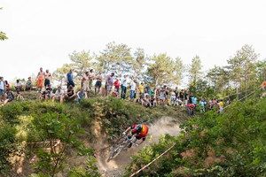 Downhill Buzet: Vozači se spuštaju brzinom od 60 km/h, izbjegavaju stabla i moraju pogoditi uski kanal  