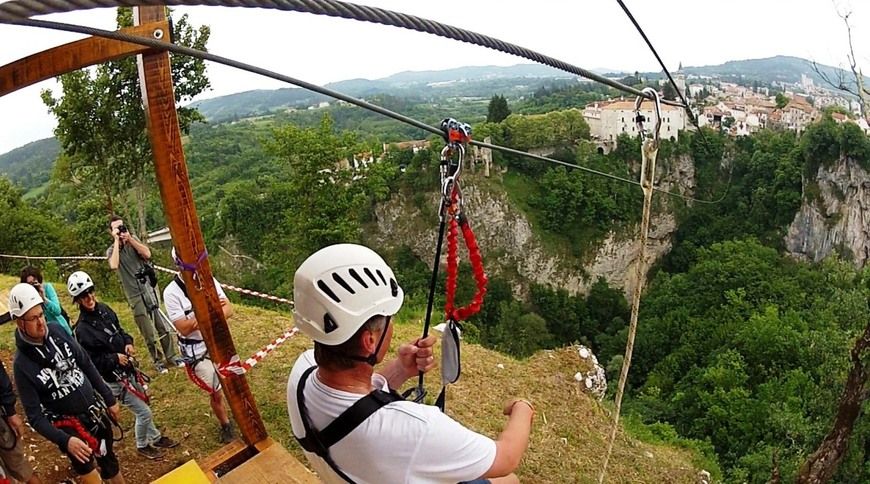 Pazinski zip-line dužine 220 metara 