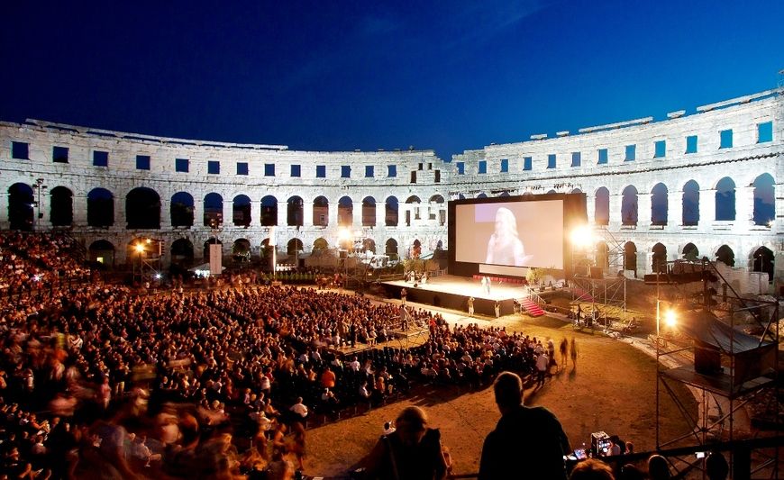 Volonterima se nudi beplatno gledanje filmova u slobodno vrijeme