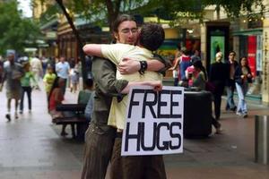 Udruga Zum i Centar za mlade traže volontere za akciju Free hug