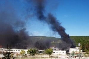 Požar u pogonu bivše Pazinke: Gori skladište tvrtke Brati Ritoša (video)