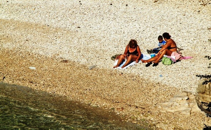 Visoke temperature izmamile su Puljane na plažu