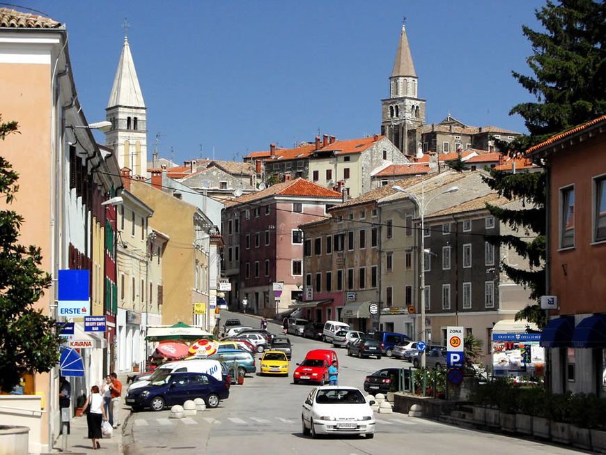 Autor je u knjizi opisao razvoj hrvatskog školstva na Bujštini u razdoblju od sto godina