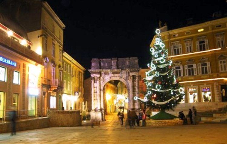 Postavljanje ukrasa bit će gotovo do blagdana Sv. Nikole