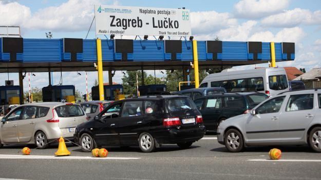 Policija je Renault Lagunu zaustavila na naplatnoj postaji Lučko