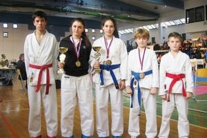 Diana Tanushaj i Fanika Hlubocki briljantne na karate turniru u Velenju