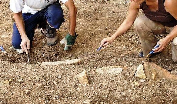 Arheološka istraživanja koja će utvrditi o kakvom je materijalu riječ i iz kojeg doba datira