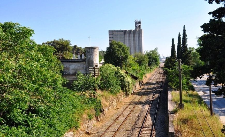 Za vrijeme Austro-Ugarske u zdanju su se naplaćivale takse za unos robe u grad