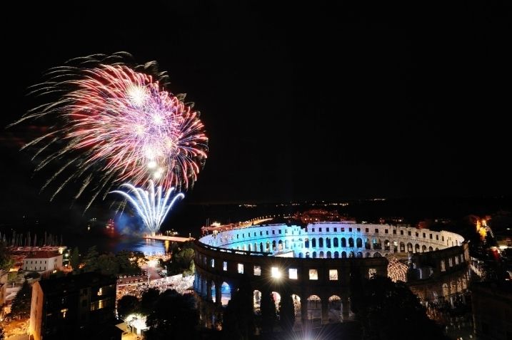 Svečano je otvaranje zaključeno tradicionalnim vatrometom