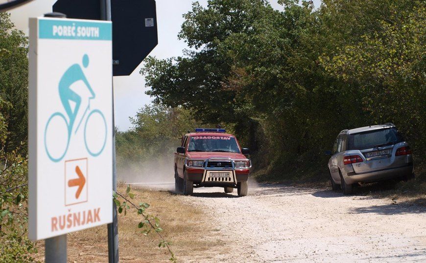 Požar je buknuo između mjesta Rakovci i Rušnjaka