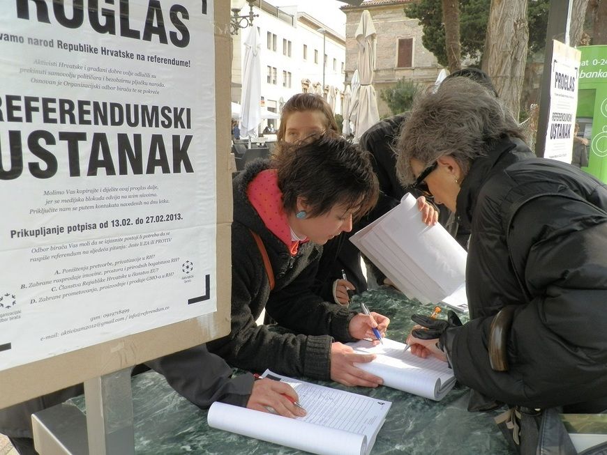 Velik broj građana potpisom podržava Referendum