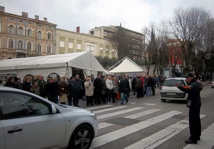 Gužva pred šatorom na Portarati