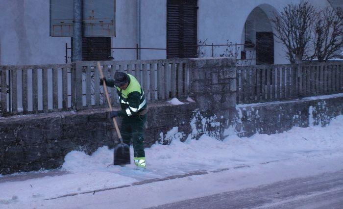 Radnici labinskog komunalnog poduzeća spremno su dočekali prvi ovogodišnji snijeg